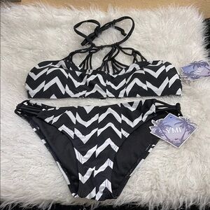 YMI Women's Black and White Zigzag Bikini
